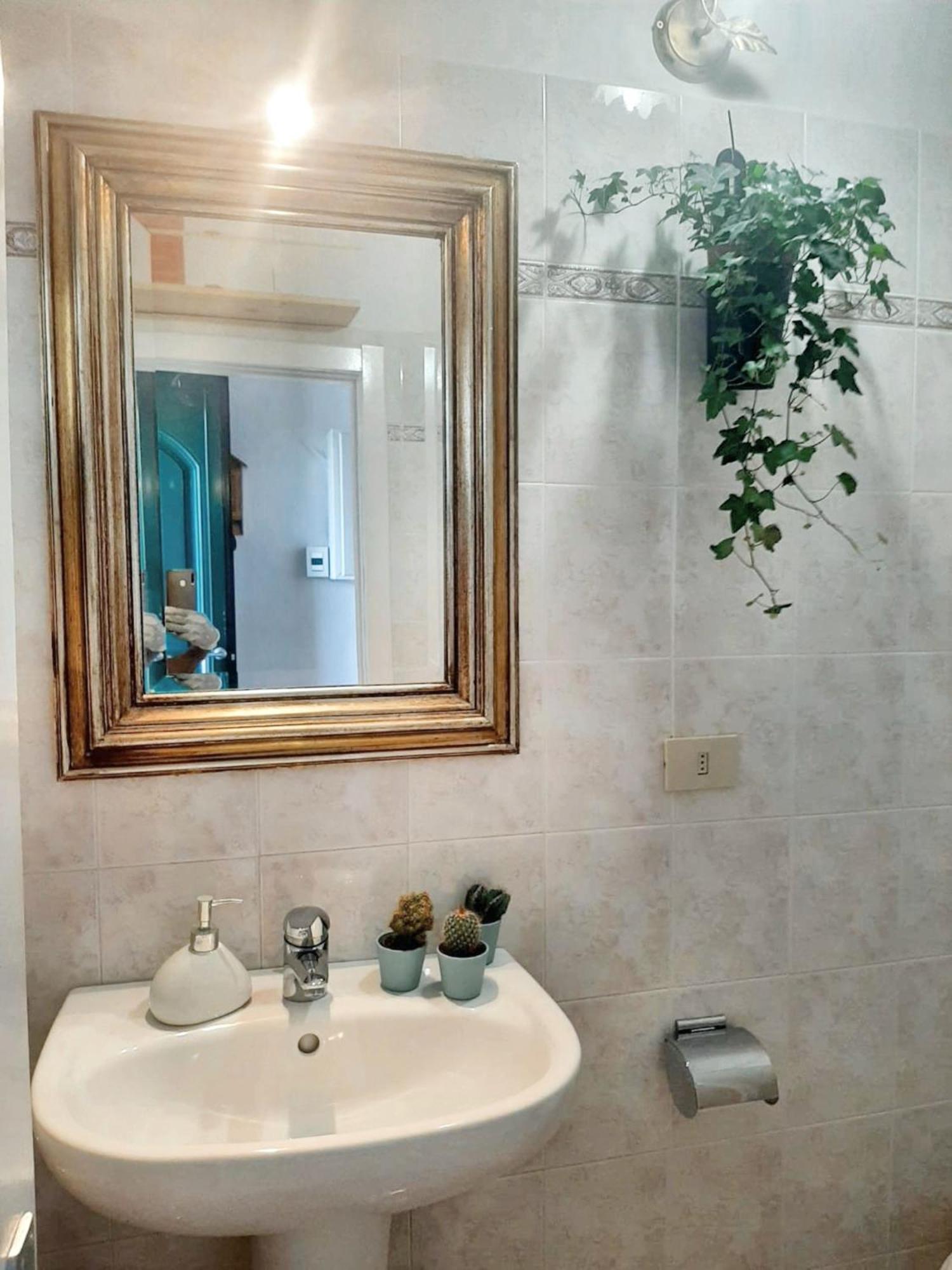 Comfortable Apartment With Sea View In Falcinello Exteriör bild